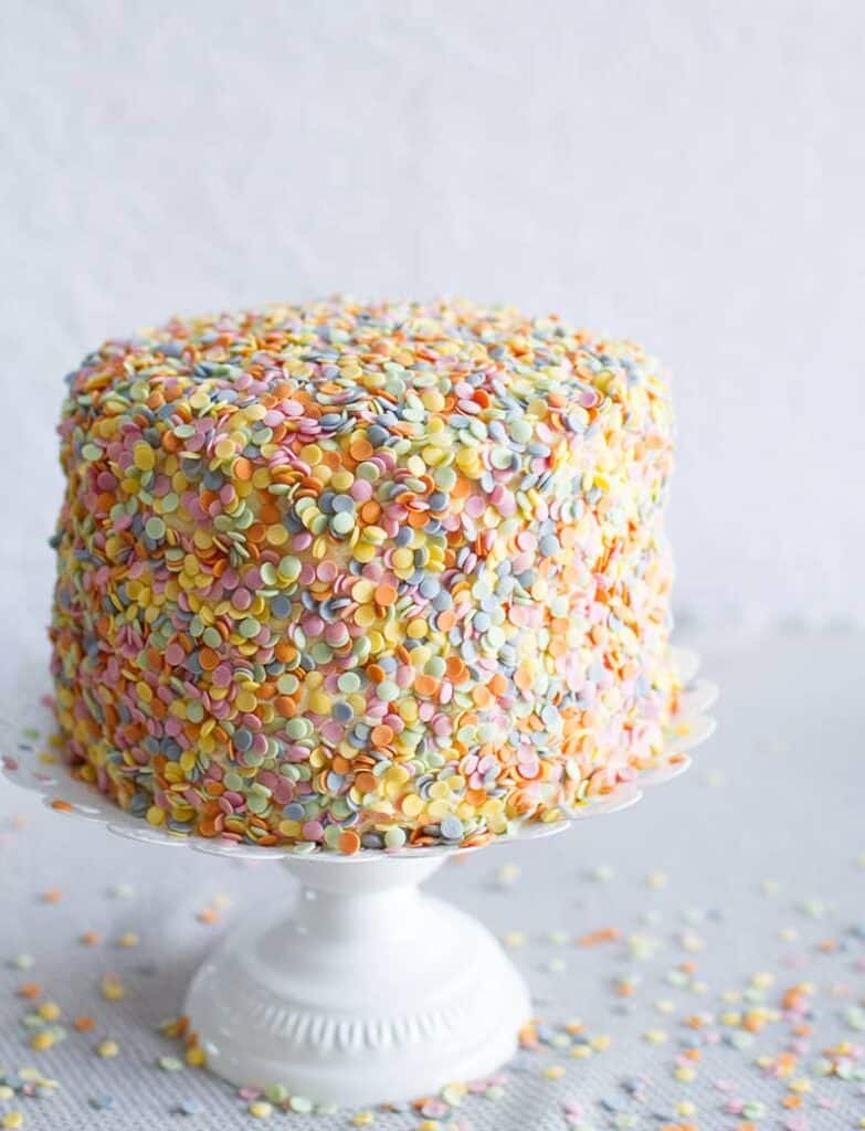 FAVOURITES HOW TO DECORATE A CONFETTI SPRINKLE CAKE Bespoke Bride   How To Decorate A Confetti Sprinkle Cake 783x1024 