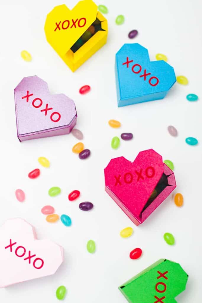 PRINTABLE GEOMETRIC HEART FAVOUR BOXES FILLED WITH SWEETS AND CANDY ...