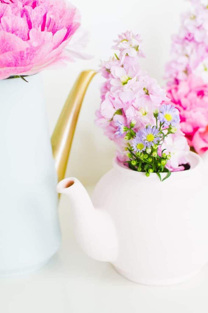 How To Turn Teapots Into Flower Vase Centrepieces For Your Wedding Bespoke Bride Wedding Blog