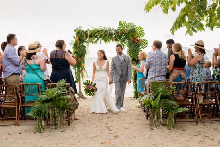 TROPICAL BEACHFRONT WEDDING IN COSTA RICA | Bespoke-Bride: Wedding Blog