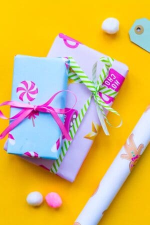 DOWNLOAD THE CUTEST FREE PRINTABLE CHRISTMAS GIFT WRAP | Bespoke-Bride ...