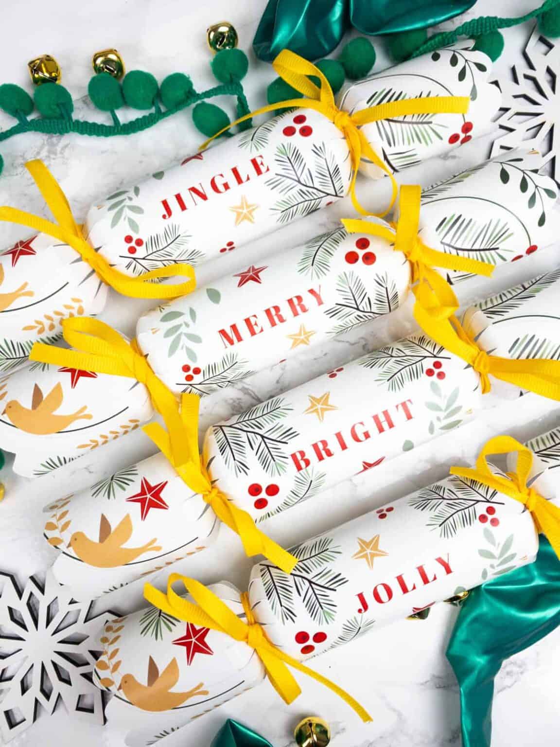 the-cutest-diy-christmas-crackers-with-free-printable-template