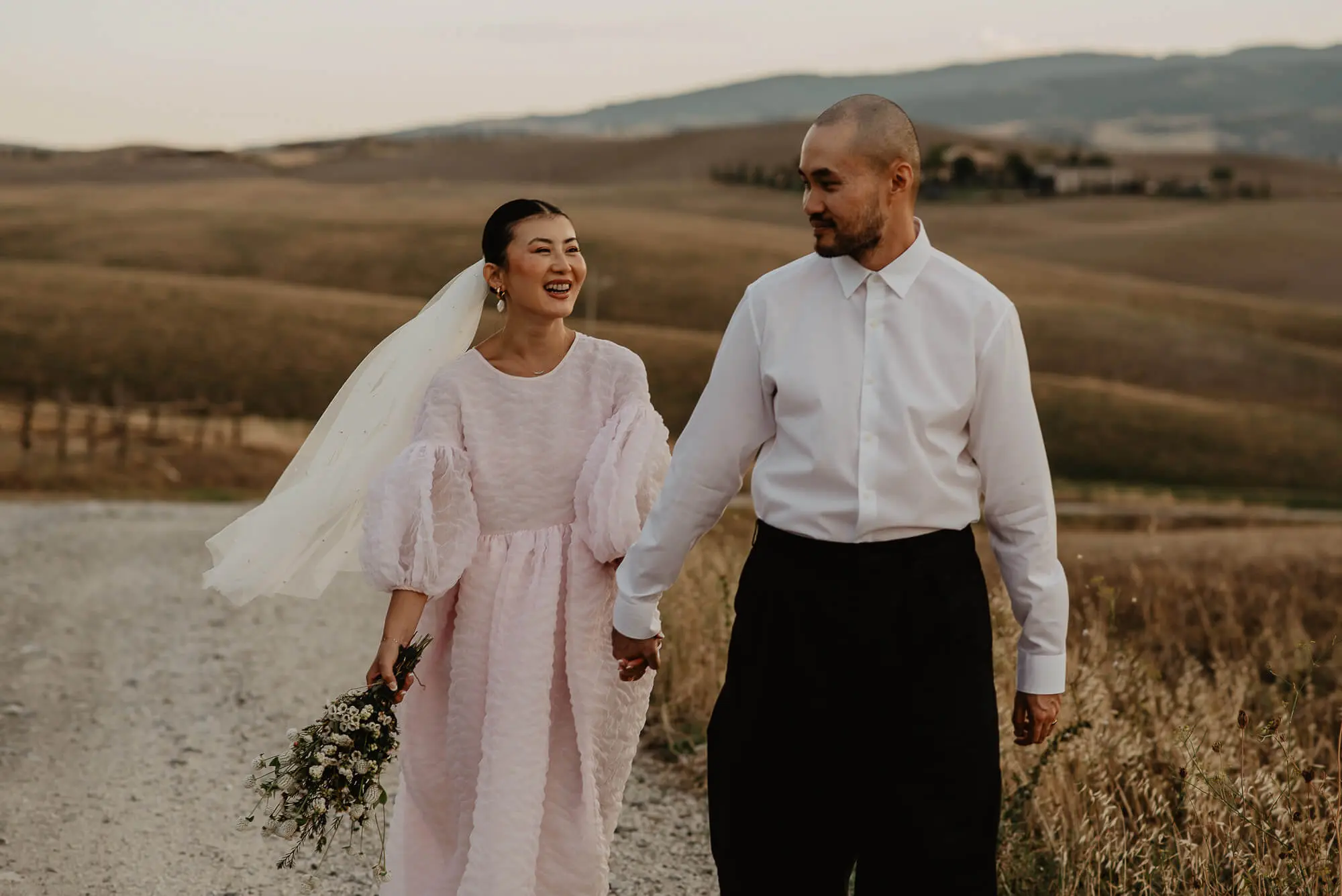 Cozy wedding Among the Tuscan Countryside Hills