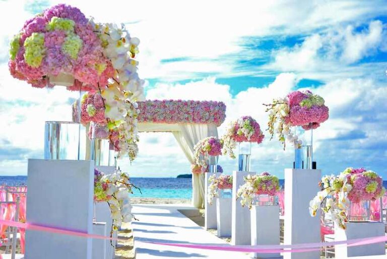 Waves of Love: Stunning Decor & Theme Ideas for a Dream Beach Wedding