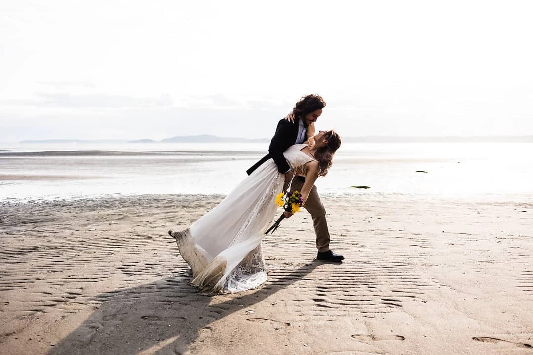 Beach Elopement photoshoot in seattle pic